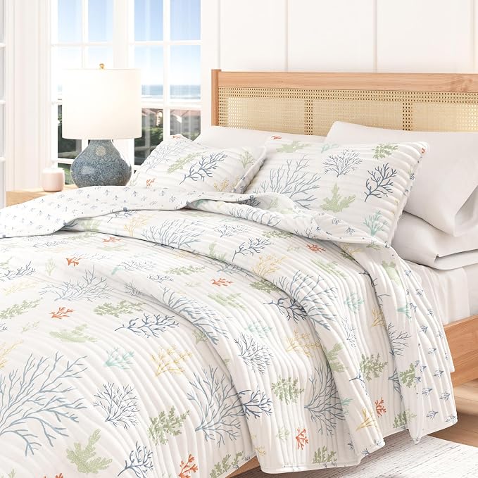 Great Bay Home Coastal Quilt Set - 3-Piece King/California King Size Coral Bedding Set - Lightweight, All-Season, Reversible Bedspread (Pastel Coral)