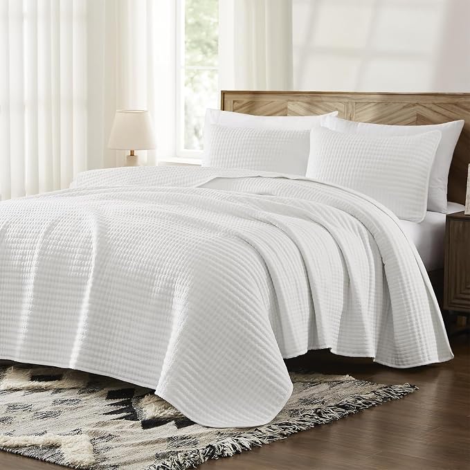 WRENSONGE White California/Oversized King Size Quilt Bedding Set with 2 Pillow Shams -3 Pieces Lightweight Soft Summer Bedspreads Coverlet for All Season