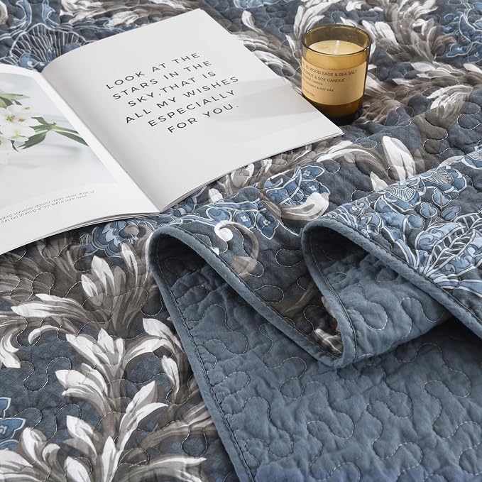 100% Cotton Classic Damask Reversible King Size Quilt Set, Blue & White | Traditional Elegant, Floral Pattern, King Quilt with Shams, Lightweight, Scrollwork, 3 Piece Bedspread, All Season, 106"x98"
