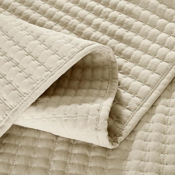 WRENSONGE King Size Quilt-3 Pieces Lightweight Bedspreads Beige King Quilt Bedding Set for All Seasons, Soft Summer Coverlet with 2 Pillow Shams Suitable for Bed, Couch, Quilt Blanket