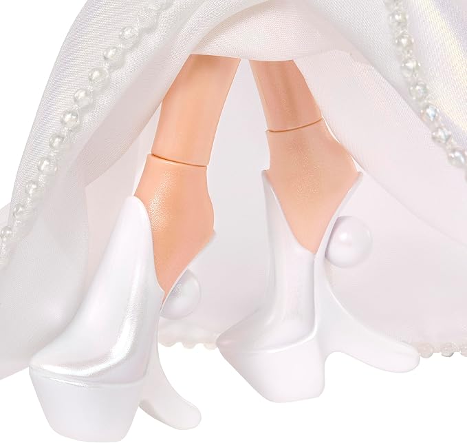 Bratz 2025 Holidayz Frosty Nightz Cloe Collector Doll with Premium Fashions and Accessories | Premium Fashions, Accessories