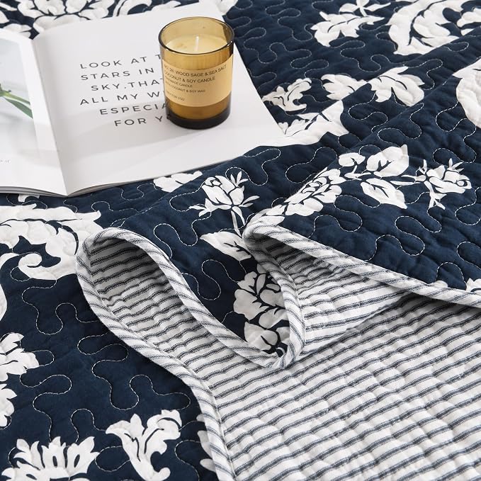 Quilt Queen Size, 100% Cotton Navy Blue Quilt Set Lightweight Quilted Bedspread, Navy Blue White Floral Pattern Farmhouse Reversible Queen Quilt Bedding Set for All Season,3-Piece