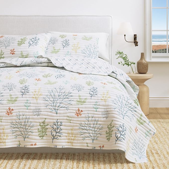 Great Bay Home Coastal Quilt Set - 3-Piece King/California King Size Coral Bedding Set - Lightweight, All-Season, Reversible Bedspread (Pastel Coral)