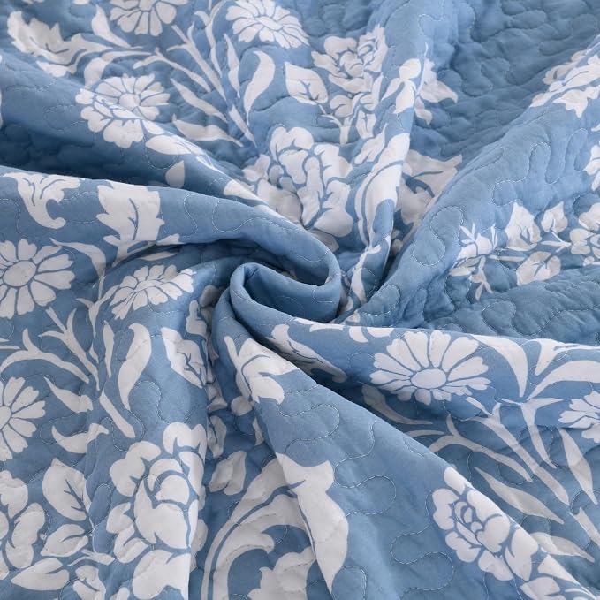 King Size Quilt Set Blue - 100% Cotton Floral Quilt Set, Scalloped Farmhouse Quilts King Size, Lightweight Bedspread Set,Reversible King Bedspread, All Season, Light Blue White, 3-Piece Quilt Set