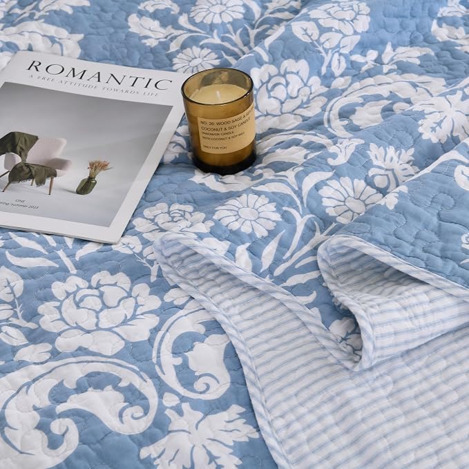 Queen Size Quilt Set 3 Pieces - Light Blue and White Floral Scalloped Quilt with Shams, 100% Cotton Lightweight Reversible Bedspread for Bedroom & Guest Room, 90×98''