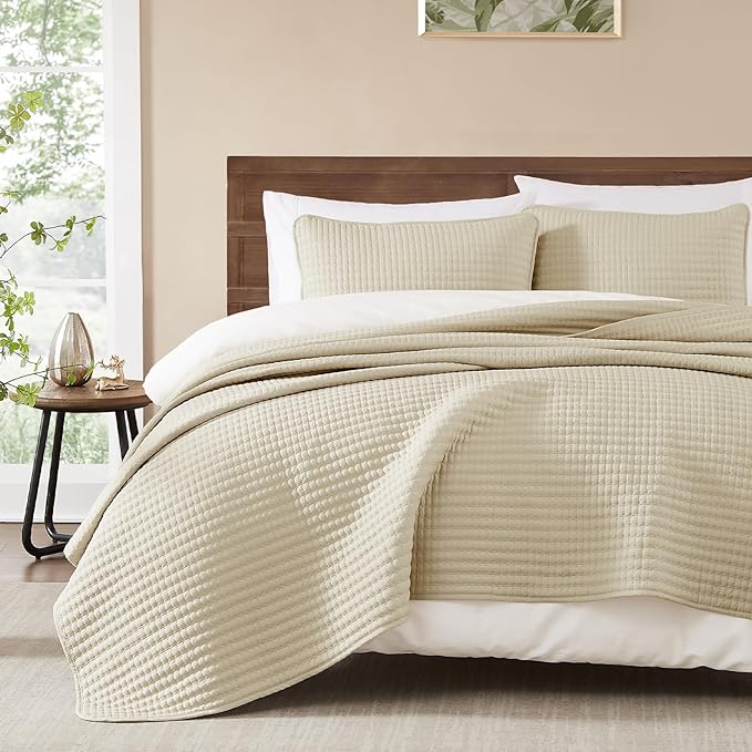 WRENSONGE King Size Quilt-3 Pieces Lightweight Bedspreads Beige King Quilt Bedding Set for All Seasons, Soft Summer Coverlet with 2 Pillow Shams Suitable for Bed, Couch, Quilt Blanket