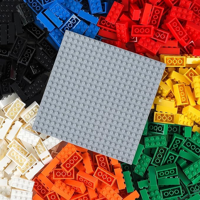 HUIZDQ 500 Piece Classic Building Bricks and 1 Gray Baseplate, 2x4 Bricks Bulk Creative Building Toys, Blocks Bulk for Kids Ages 6+, 7 Colors(Samll Bricks, 1.25x0.62x0.47 in)