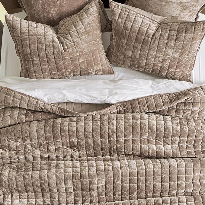 RECYCO Luxury Velvet Quilt Twin/Twin XL Size Bedding Set, Ultra Soft Velvet Comforter Set, Lightweight Quilted Channel Box Stitch Oversized Bedspread Coverlet for All Season, with 1 Sham, Natural Tan