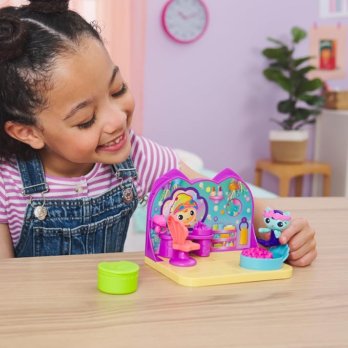Gabby’s Dollhouse, MerCat’s Spa Room Playset, with MerCat Toy Figure, Surprise Toys and Dollhouse Furniture, Kids Toys for Girls & Boys 3+