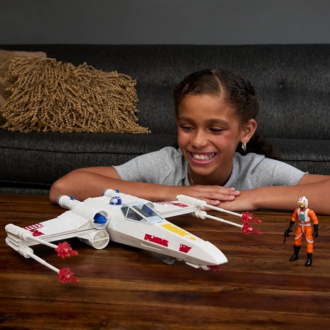 STAR WARS Epic World of Action Luke Skywalker's Force Strike X-Wing, 4-Inch Scale Action Figure & Vehicle, Toys for Boys & Girls Ages 4+ | 4-Inch Scale Action Figure & Vehicle, Toys for Boys & Girls Ages 4+