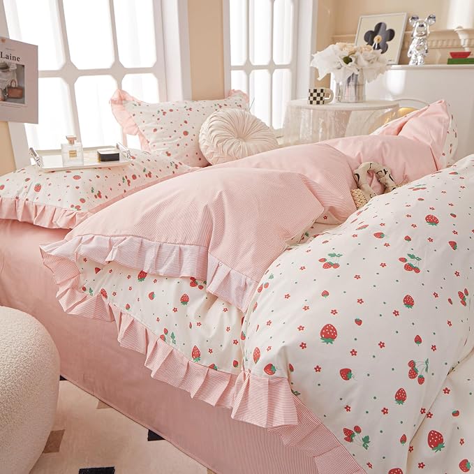 Kawaii Strawberry Comforter Set Twin XL Cute Ruffle Comforter with 2 Pillowcases White Fluffy Microfiber Kids Girls Bedding Comforter Strawberry Printed Ruffled Comforter Set Twin XL for All Seasons