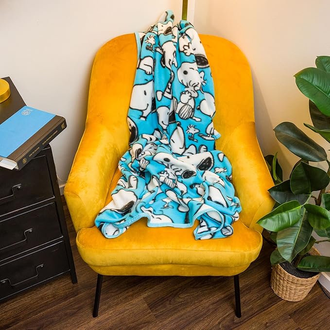 Silver Buffalo Peanuts Snoopy Multi Pose Expression 45" x 60" Fleece Throw, Soft and Cozy Blanket, 180 GSM