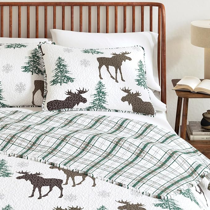 Great Bay Home Lodge Quilt Set - 3-Piece Full/Queen Size Rustic Bedding Set - Lightweight, All-Season, Reversible Bedspread (Moose - Chocolate)