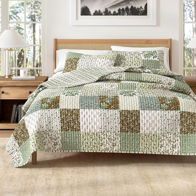 Great Bay Home Lodge Quilt Set - 2-Piece Twin/Twin XL Size Rustic Bedding Set - Lightweight, All-Season, Reversible Bedspread (Floral Grid - Brown)
