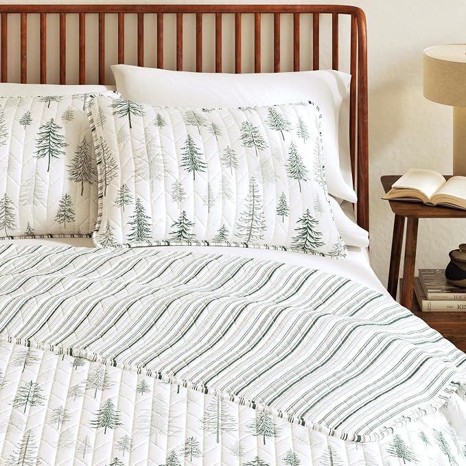 Great Bay Home Lodge Quilt Set - 3-Piece King/California King Size Rustic Bedding Set - Lightweight, All-Season, Reversible Bedspread (Grey/Green)