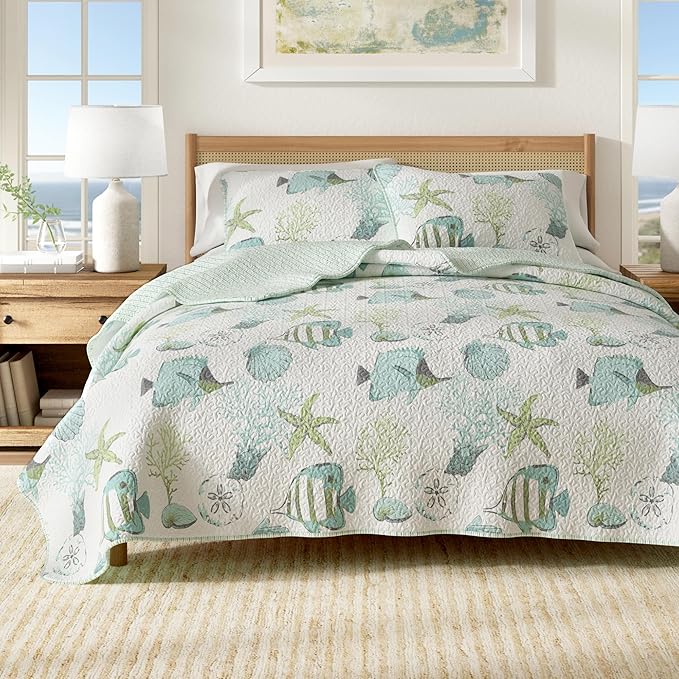Great Bay Home Coastal Quilt Set - 2-Piece Twin/Twin XL Size Nautical Bedding Set - Lightweight, All-Season, Reversible Bedspread (Fish & Coral)