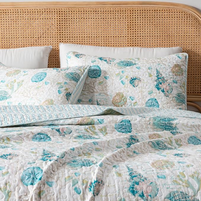 Great Bay Home Coastal Quilt Set - 3-Piece King/California King Size Nautical Bedding Set - Lightweight, All-Season, Reversible Bedspread (Seashell)