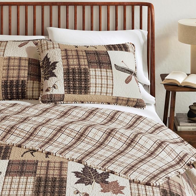 Great Bay Home Lodge Quilt Set - 2-Piece Twin/Twin XL Size Rustic Bedding Set - Lightweight, All-Season, Reversible Bedspread (Deer & Leaf Patchwork)