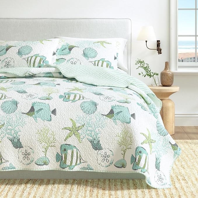 Great Bay Home Coastal Quilt Set - 3-Piece King/California King Size Nautical Bedding Set - Lightweight, All-Season, Reversible Bedspread (Fish & Coral)