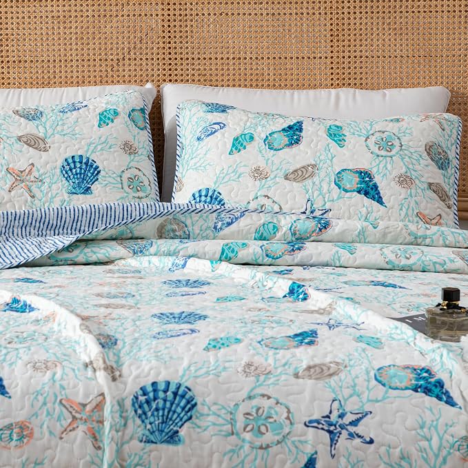 Great Bay Home Coastal Quilt Set - 2-Piece Twin/Twin XL Size Nautical Bedding Set - Lightweight, All-Season, Reversible Coral-Printed Bedspread (Blue Coral)