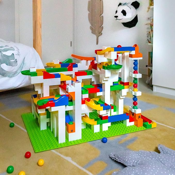 Hubelino Mega Marble Run 585-Piece Building Set, STEM Toys for 4 Years and Up, Compatible Marble Maze and Ball Run, Made in Germany