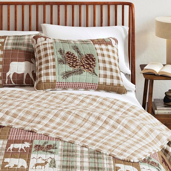 Great Bay Home Lodge Quilt Set - 3-Piece King/California King Size Rustic Bedding Set - Lightweight, All-Season, Reversible Bedspread (Hemlock Green/Brown)