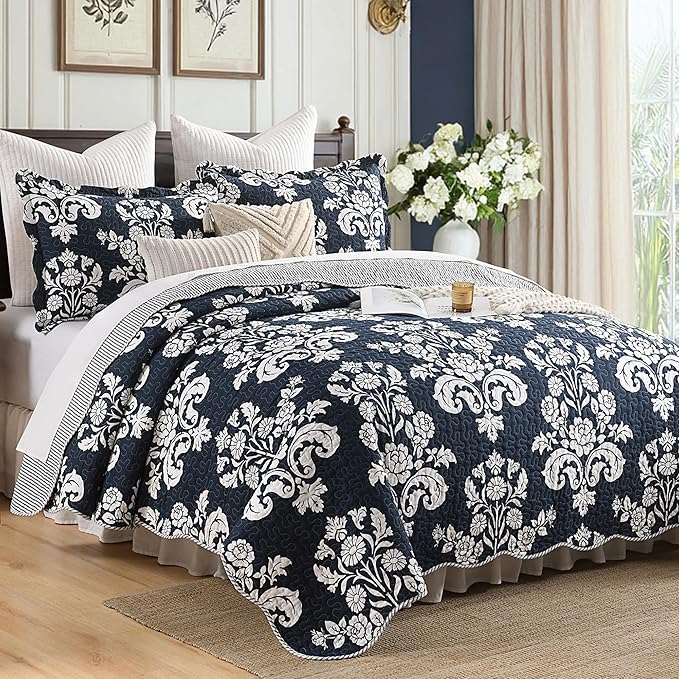 Quilt Queen Size, 100% Cotton Navy Blue Quilt Set Lightweight Quilted Bedspread, Navy Blue White Floral Pattern Farmhouse Reversible Queen Quilt Bedding Set for All Season,3-Piece