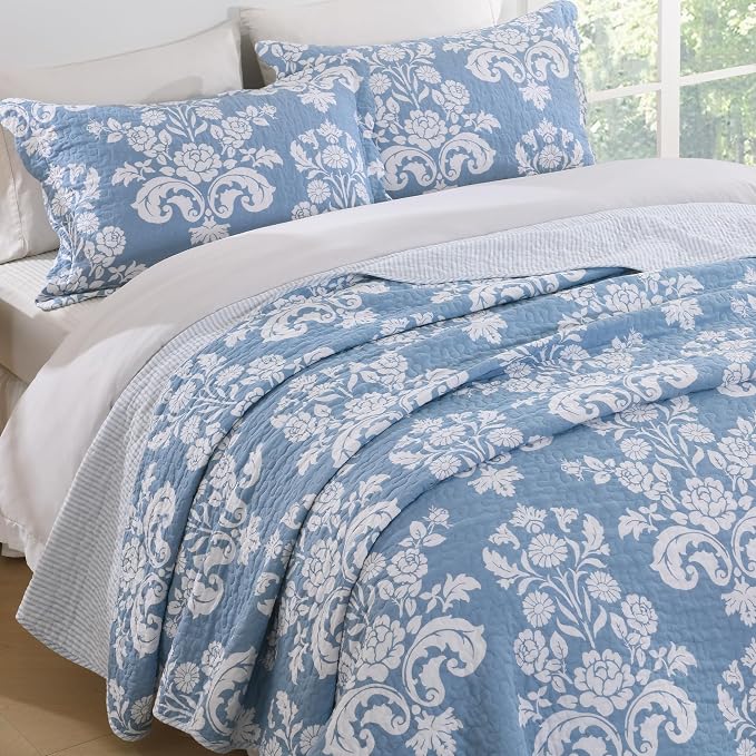 Queen Size Quilt Set 3 Pieces - Light Blue and White Floral Scalloped Quilt with Shams, 100% Cotton Lightweight Reversible Bedspread for Bedroom & Guest Room, 90×98''