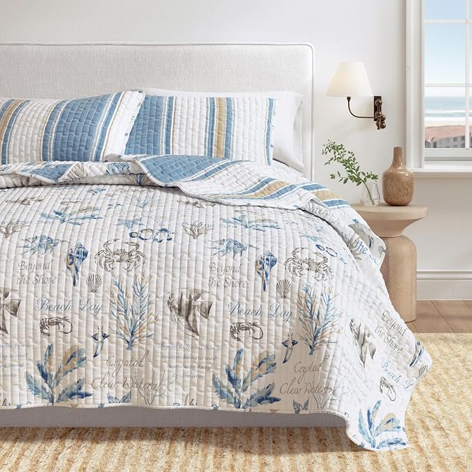 Great Bay Home Coastal Quilt Set - 2-Piece Twin/Twin XL Size Nautical Bedding Set - Lightweight, All-Season, Reversible Bedspread (Flag Stripe/Ocean Stories)