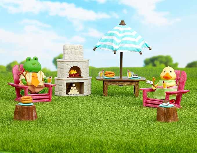 Li'l Woodzeez – Toy Backyard Furniture Playhouse with Miniature Fire Pit & Chairs Dollhouse Playset, Includes 2 Posable Figures, – 3+ Years