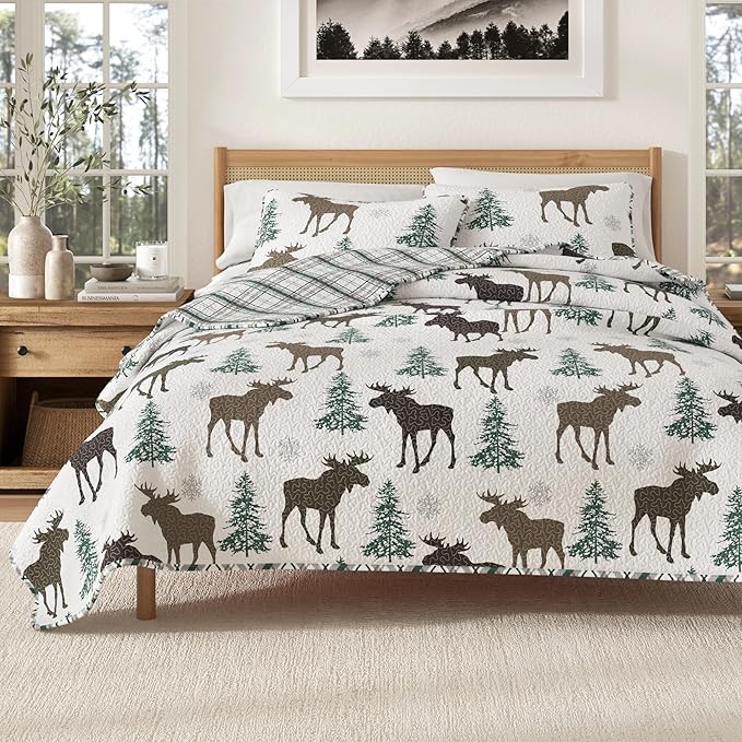 Great Bay Home Lodge Quilt Set - 3-Piece Full/Queen Size Rustic Bedding Set - Lightweight, All-Season, Reversible Bedspread (Moose - Chocolate)