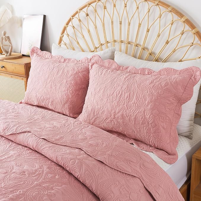 HoneiLife Queen Quilt Bedding Set - 3 Piece Microfiber Quilt Sets Lightweight Bedspreads Reversible Coverlets Rustic Bed Cover Floral Bedding Set All Season Quilts-Pink